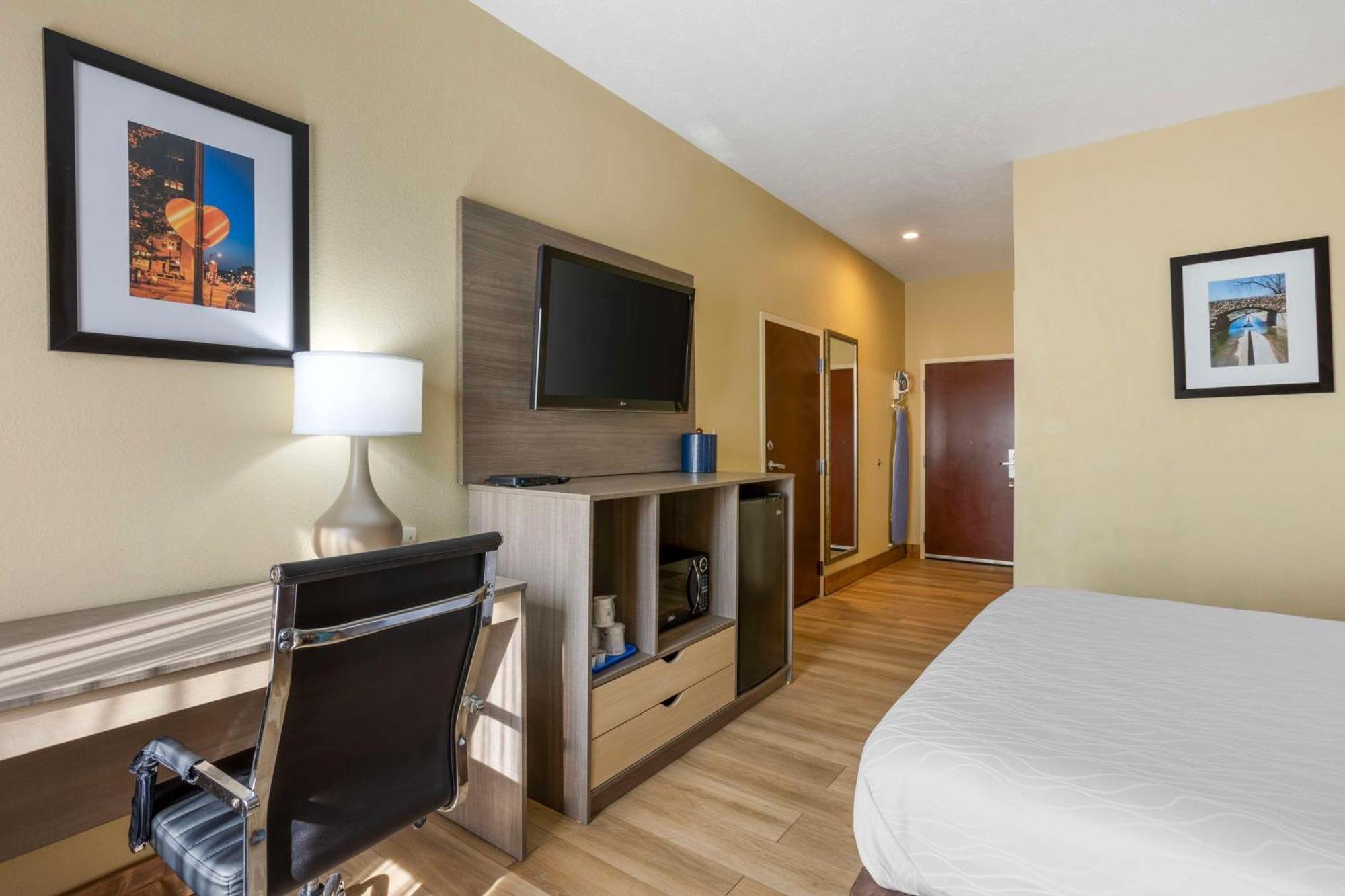 Best Western Plus Springfield Airport Inn מראה חיצוני תמונה